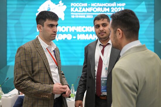 Participants before the session, Russia and Organization of Islamic Cooperation (OIC): The General History, held as part of the 14th Russia - Islamic World: KazanForum International Economic Forum. Photos may be used as stated in the media bank section concerning the forum. Location: Russia, Republic of Tatarstan, Kazan. Author: Alexandr Kryazhev/ANO “Directorate for Sports and Social Projects”. KAZANFORUM. Genealogy forum and session, Russia and Organization of Islamic Cooperation (OIC): The General History