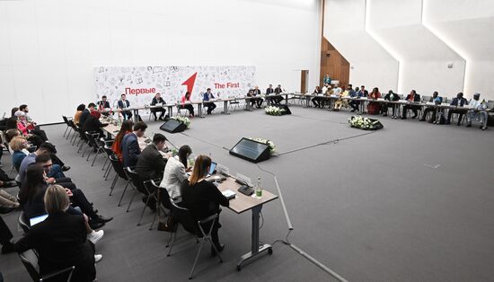 Participants in a session, OIC Young Diplomats Forum, during the 14th Russia - Islamic World: KazanForum International Economic Forum. Photos may be used as stated in the media bank section dedicated to the forum. Location: Russia, Republic of Tatarstan, Kazan. Author: Alexey Maishev/ANO “Directorate for Sports and Social Projects”. KAZANFORUM 2023. OIC Young Diplomats Forum