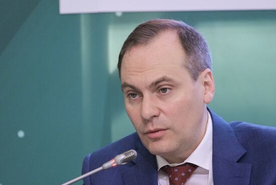 Head of the Mordovia Republic Artyom Zdunov at the Drivers for the development of Russian AIC export: Halal products session held as part of the 14th Russia - Islamic World: KazanForum International Economic Forum. Photos may be used subject to the terms in the forum-specific section of the media bank. Location: Russia, Republic of Tatarstan, Kazan. Author: Alexey Nikolskiy/ANO “Directorate for Sports and Social Projects”. KAZANFORUM 2023. Drivers for the development of Russian AIC export: Halal products