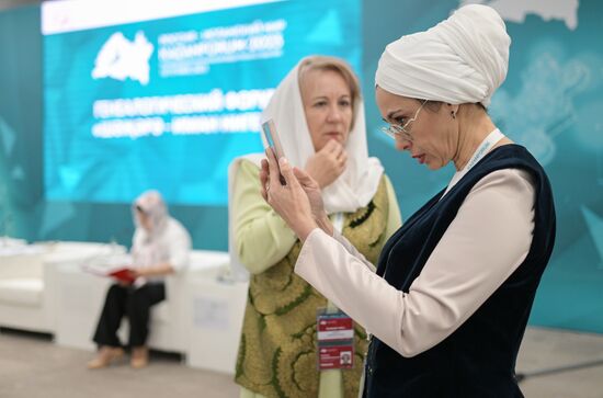 Participants in the session, Russia and Organization of Islamic Cooperation (OIC): The General History, held as part of the 14th Russia - Islamic World: KazanForum International Economic Forum. Photos may be used as stated in the media bank section concerning the forum. Location: Russia, Republic of Tatarstan, Kazan. Author: Alexandr Kryazhev/ANO “Directorate for Sports and Social Projects”. KAZANFORUM. Genealogy forum and session, Russia and Organization of Islamic Cooperation (OIC): The General History