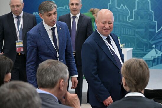 Prosecutor of the Republic of Tatarstan Ildus Nafikov, right, before the session, Protection of Rights of Entrepreneurs and Investors in Russia and OIC Countries, held as part of the 14th Russia - Islamic World: KazanForum International Economic Forum. Photos may be used as stated in the media bank section concerning the forum. Location: Russia, Republic of Tatarstan, Kazan. Author: Evgeny Biyatov/ANO “Directorate for Sports and Social Projects”. KAZANFORUM 2023. Protection of Rights of Entrepreneurs and Investors in Russia and OIC Countries