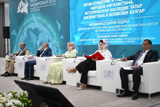 Participants in the session, Russia and Organization of Islamic Cooperation (OIC): The General History, held as part of the 14th Russia - Islamic World: KazanForum International Economic Forum. Photos may be used as stated in the media bank section concerning the forum. Location: Russia, Republic of Tatarstan, Kazan. Author: Svetlana Shevchenko/ANO “Directorate for Sports and Social Projects”. KAZANFORUM. Genealogy forum and session, Russia and Organization of Islamic Cooperation (OIC): The General History