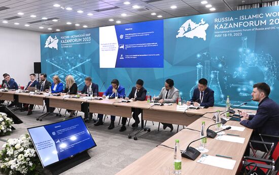 Participants in the session on Tools to Support Initiatives and Projects for Introduction and Implementation in the OIC Countries as part of the XIV International Economic Forum RUSSIA — ISLAMIC WORLD: KAZANFORUM 2023. Photos may be used as stated in the media bank section concerning the forum. Location: Russia, Republic of Tatarstan, Kazan. Author: Kirill Kallinikov/ANO “Directorate for Sports and Social Projects”. KAZANFORUM 2023. Tools to Support Initiatives and Projects for OIC Countries