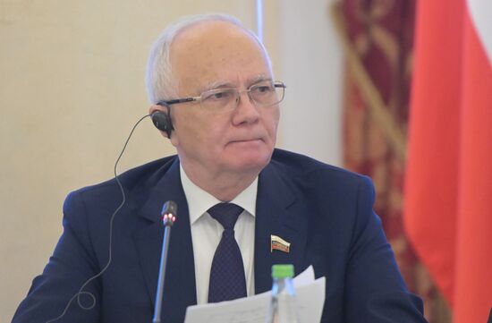 Farit Mukhametshin, Deputy Chairperson of the Russia–Islamic World Strategic Vision Group, Deputy Chairperson of the Federation Council Committee on International Affairs. Russia-Islamic World Strategic Vision Group, a session during the 14th Russia - Islamic World: KazanForum international economic forum. Photos may be used subject to the terms in the forum-specific section of the media bank. Location: Russia, Republic of Tatarstan, Kazan. Author: Pavel Lisitsyn/ANO “Directorate for Sports and Social Projects”. KAZANFORUM 2023. Russia-Islamic World Strategic Vision Group