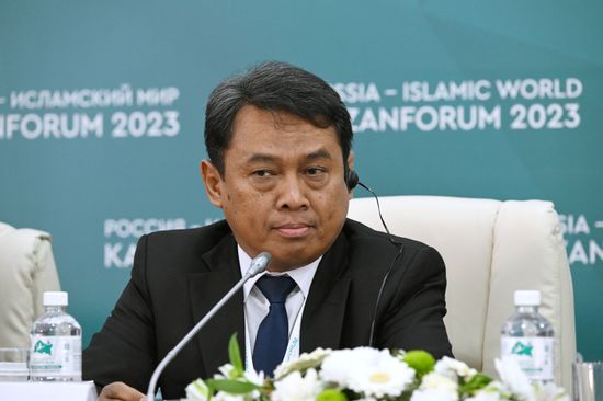 Adi Prianto, Head of the Economic Department of the Indonesian Embassy in the Russian Federation at the Russia-Indonesia news conference held as part of the 14th Russia - Islamic World: KazanForum International Economic Forum. Photos may be used subject to the terms in the forum-specific section of the media bank. Location: Russia, Republic of Tatarstan, Kazan. Author: Maksim Bogodvid/ANO “Directorate for Sports and Social Projects”. KAZANFORUM 2023. Russia-Indonesia news conference