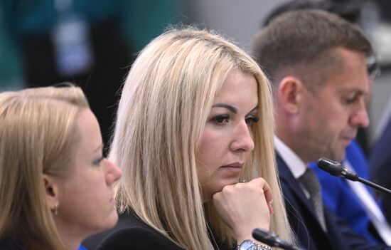 Center: Irina Akopdzhanova, General Director, JSC National Non-governmental Pension Fund, at the session on Tools to Support Initiatives and Projects for Introduction and Implementation in the OIC Countries as part of the XIV International Economic Forum RUSSIA — ISLAMIC WORLD: KAZANFORUM 2023. Photos may be used as stated in the media bank section concerning the forum. Location: Russia, Republic of Tatarstan, Kazan. Author: Kirill Kallinikov/ANO “Directorate for Sports and Social Projects”. KAZANFORUM 2023. Tools to Support Initiatives and Projects for OIC Countries