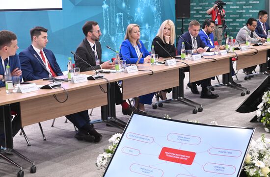 Participants in the session Tools to Support Initiatives and Projects for Introduction and Implementation in the OIC Countries, part of the 14th International Economic Forum RUSSIA — ISLAMIC WORLD: KAZANFORUM. Photos may be used as stated in the media bank's Forum section. Location: Russia, Republic of Tatarstan, Kazan. Author: Kirill Kallinikov/ANO “Directorate for Sports and Social Projects”. KAZANFORUM 2023. Tools to Support Initiatives and Projects for OIC Countries