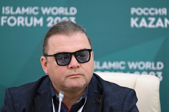 Yevgeny Morozov, resident of the UAE, organizer of concerts, festivals and cultural events in the Emirates, co-organizer of the Dresden Opera Ball, Dubai Classics and a series of concerts by Russian and world classics stars. News conference, The Role of Creative Industries in Modern Economy, during the 14th Russia - Islamic World: KazanForum international economic forum. Photos may be used subject to the terms in the forum-specific section of the media bank. Location: Russia, Republic of Tatarstan, Kazan. Author: Maksim Bogodvid/ANO “Directorate for Sports and Social Projects”. KAZANFORUM 2023. Press conference, The Role of Creative Industries in Modern Economy