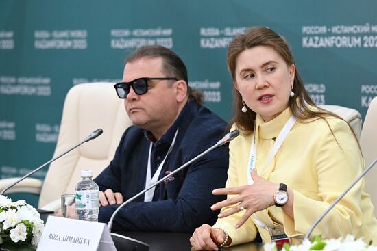 Yevgeny Morozov, resident of the UAE, organizer of concerts, festivals and cultural events in the Emirates, co-organizer of the Dresden Opera Ball, Dubai Classics and a series of concerts by Russian and world classics stars, and Roza Akhmadiyeva, Rector of the Kazan State Institute of Culture. News conference, The Role of Creative Industries in Modern Economy, during the 14th Russia - Islamic World: KazanForum international economic forum. Photos may be used subject to the terms in the forum-specific section of the media bank. Location: Russia, Republic of Tatarstan, Kazan. Author: Maksim Bogodvid/ANO “Directorate for Sports and Social Projects”. KAZANFORUM 2023. Press conference, The Role of Creative Industries in Modern Economy
