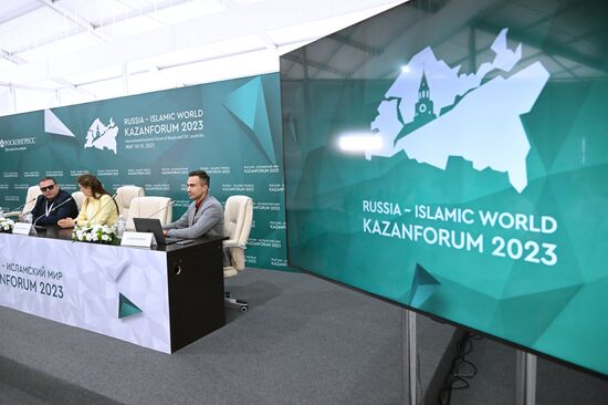 Yevgeny Morozov, resident of the UAE, organizer of concerts, festivals and cultural events in the Emirates, co-organizer of the Dresden Opera Ball, Dubai Classics and a series of concerts by Russian and world classics stars, left, and Roza Akhmadiyeva, Rector of the Kazan State Institute of Culture. News conference, The Role of Creative Industries in Modern Economy, during the 14th Russia - Islamic World: KazanForum international economic forum. Photos may be used subject to the terms in the forum-specific section of the media bank. Location: Russia, Republic of Tatarstan, Kazan. Author: Maksim Bogodvid/ANO “Directorate for Sports and Social Projects”. KAZANFORUM 2023. Press conference, The Role of Creative Industries in Modern Economy