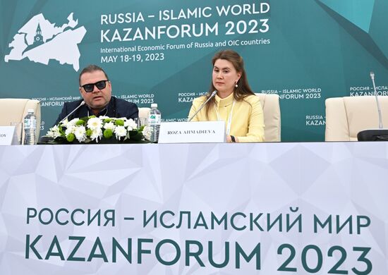 Yevgeny Morozov, resident of the UAE, organizer of concerts, festivals and cultural events in the Emirates, co-organizer of the Dresden Opera Ball, Dubai Classics and a series of concerts by Russian and world classics stars, and Roza Akhmadiyeva, Rector of the Kazan State Institute of Culture. News conference, The Role of Creative Industries in Modern Economy, during the 14th Russia - Islamic World: KazanForum international economic forum. Photos may be used subject to the terms in the forum-specific section of the media bank. Location: Russia, Republic of Tatarstan, Kazan. Author: Maksim Bogodvid/ANO “Directorate for Sports and Social Projects”. KAZANFORUM 2023. Press conference, The Role of Creative Industries in Modern Economy