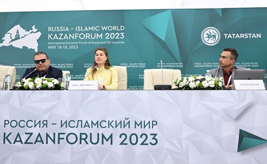 Yevgeny Morozov, resident of the UAE, organizer of concerts, festivals and cultural events in the Emirates, co-organizer of the Dresden Opera Ball, Dubai Classics and a series of concerts by Russian and world classics stars, left, and Roza Akhmadiyeva, Rector of the Kazan State Institute of Culture. News conference, The Role of Creative Industries in Modern Economy, during the 14th Russia - Islamic World: KazanForum international economic forum. Photos may be used subject to the terms in the forum-specific section of the media bank. Location: Russia, Republic of Tatarstan, Kazan. Author: Maksim Bogodvid/ANO “Directorate for Sports and Social Projects”. KAZANFORUM 2023. Press conference, The Role of Creative Industries in Modern Economy