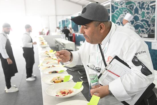 A judge tastes food at the International Chefs' Cup during the 14th Russia - Islamic World: KazanForum international economic forum. National teams from 11 countries compete in culinary art. Photos may be used subject to the terms in the forum-specific section of the media bank. Location: Russia, Republic of Tatarstan, Kazan. Author: Kirill Kallinikov/ANO “Directorate for Sports and Social Projects”. KAZANFORUM 2023. International Chefs' Cup