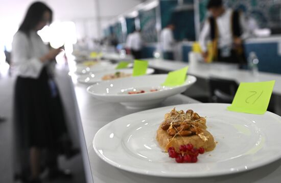 The International Chefs' Cup during the 14th Russia - Islamic World: KazanForum international economic forum. National teams from 11 countries compete in culinary art. Photos may be used subject to the terms in the forum-specific section of the media bank. Location: Russia, Republic of Tatarstan, Kazan. Author: Kirill Kallinikov/ANO “Directorate for Sports and Social Projects”. KAZANFORUM 2023. International Chefs' Cup