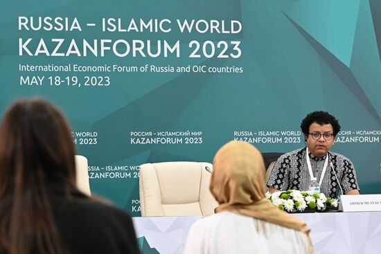Ahmed Mustafa, Director of the Institute of Asian Studies, at the Russia-Egypt news conference held as part of the 14th Russia - Islamic World: KazanForum International Economic Forum. Photos may be used subject to the terms in the forum-specific section of the media bank. Location: Russia, Republic of Tatarstan, Kazan. Author: Maksim Bogodvid/ANO “Directorate for Sports and Social Projects”. KAZANFORUM 2023. Russia-Egypt news conference