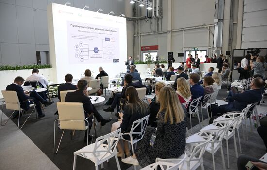 Participants in the Expert Council for Selecting Startups in the Innopolis SEZ session held as part of the 14th Russia - Islamic World: KazanForum International Economic Forum. Photos may be used subject to the terms in the forum-specific section of the media bank. Location: Russia, Republic of Tatarstan, Kazan. Author: Vladimir Astapkovich/ANO “Directorate for Sports and Social Projects”. KAZANFORUM 2023. Expert Council for Selecting Startups in the Innopolis SEZ