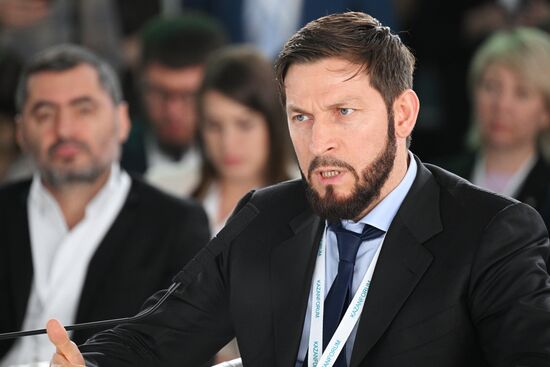 Ruslan Edelgeriev, Advisor to the President, Special Representative of the President on Climate Issues. SBER Leadership in the Development of Partnership Finance in the Russian Federation, a session during the 14th Russia - Islamic World: KazanForum international economic forum. Photos may be used subject to the terms in the forum-specific section of the media bank. Location: Russia, Republic of Tatarstan, Kazan. Author: Ramil Sitdikov/ANO “Directorate for Sports and Social Projects”. KAZANFORUM 2023. SBER Leadership in the Development of Partnership Finance in the Russian Federation