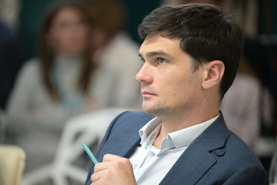 Head of Venture practice, Partner of DV-group Andrei Selitsky at the Expert Council for Selecting Startups in the Innopolis SEZ session held as part of the 14th Russia - Islamic World: KazanForum International Economic Forum. Photos may be used subject to the terms in the forum-specific section of the media bank. Location: Russia, Republic of Tatarstan, Kazan. Author: Vladimir Astapkovich/ANO “Directorate for Sports and Social Projects”. KAZANFORUM 2023. Expert Council for Selecting Startups in the Innopolis SEZ