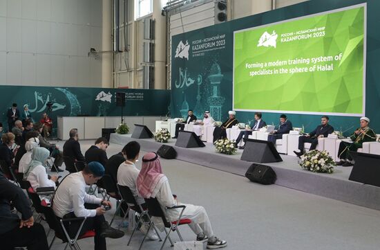 Participants in the Formation of Modern Training of Specialists According to Halal Standards session held as part of the 14th Russia - Islamic World: KazanForum International Economic Forum. Photos may be used subject to the terms in the forum-specific section of the media bank. Location: Russia, Republic of Tatarstan, Kazan. Author: Alexey Nikolskiy/ANO “Directorate for Sports and Social Projects”. KAZANFORUM 2023. Formation of Modern Training of Specialists According to Halal Standards