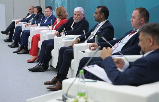 Participants in the session, Features and Algorithms of SMEs Entering the Market of the Islamic World, held as part of the 14th Russia - Islamic World: KazanForum International Economic Forum. Center: President of the Federation of Restaurateurs and Hoteliers of Russia Igor Bukharov. Photos may be used as stated in the media bank section concerning the forum. Location: Russia, Republic of Tatarstan, Kazan. Author: Pavel Lisitsyn/ANO “Directorate for Sports and Social Projects”. KAZANFORUM 2023. Features and Algorithms of SMEs Entering the Market of the Islamic World