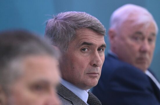 Center: Head of Chuvashia Oleg Nikolayev at the Development of the Market for Digital Financial Assets session held as part of the 14th Russia - Islamic World: KazanForum International Economic Forum. Photos may be used subject to the terms in the forum-specific section of the media bank. Location: Russia, Republic of Tatarstan, Kazan. Author: Kirill Kallinikov/ANO “Directorate for Sports and Social Projects”. KAZANFORUM 2023. Development of the Market for Digital Financial Assets