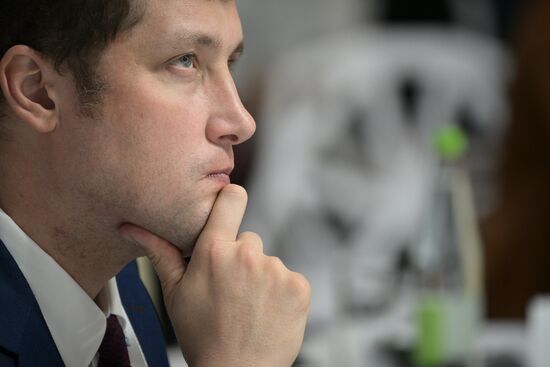 Adel Gilazyev, Deputy Director of the Investment and Venture Fund of the Republic of Tatarstan, at the Expert Council for Selecting Startups in the Innopolis SEZ session held as part of the 14th Russia - Islamic World: KazanForum International Economic Forum. Photos may be used subject to the terms in the forum-specific section of the media bank. Location: Russia, Republic of Tatarstan, Kazan. Author: Vladimir Astapkovich/ANO “Directorate for Sports and Social Projects”. KAZANFORUM 2023. Expert Council for Selecting Startups in the Innopolis SEZ