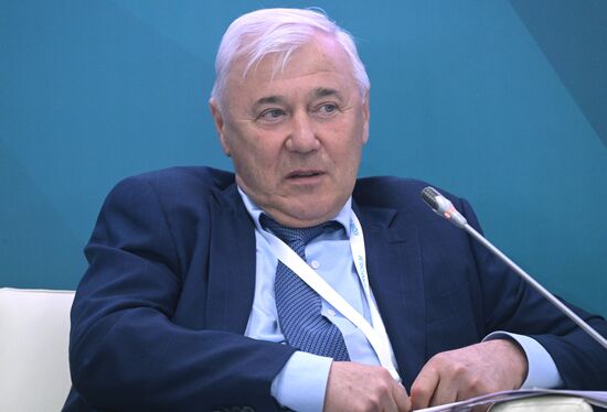 Chair of the State Duma Committee on Financial Market Anatoly Aksakov at the Development of the Market for Digital Financial Assets session held as part of the 14th Russia - Islamic World: KazanForum International Economic Forum. Photos may be used subject to the terms in the forum-specific section of the media bank. Location: Russia, Republic of Tatarstan, Kazan. Author: Kirill Kallinikov/ANO “Directorate for Sports and Social Projects”. KAZANFORUM 2023. Development of the Market for Digital Financial Assets