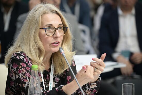 Director of the Technology Development Project Office at Rostelecom Lyubov Simonova at the Expert Council for Selecting Startups in the Innopolis SEZ session held as part of the 14th Russia - Islamic World: KazanForum International Economic Forum. Photos may be used subject to the terms in the forum-specific section of the media bank. Location: Russia, Republic of Tatarstan, Kazan. Author: Vladimir Astapkovich/ANO “Directorate for Sports and Social Projects”. KAZANFORUM 2023. Expert Council for Selecting Startups in the Innopolis SEZ