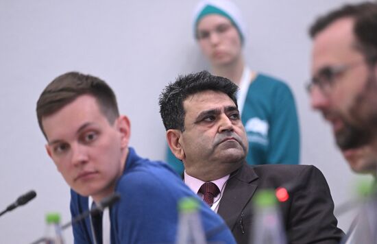 Center: Dalip Kumar Chopra, President, Foundation for Health and Wellness Promotion (India), at the session on Tools to Support Initiatives and Projects for Introduction and Implementation in the OIC Countries as part of the XIV International Economic Forum RUSSIA — ISLAMIC WORLD: KAZANFORUM 2023. Photos may be used as stated in the media bank section concerning the forum. Location: Russia, Republic of Tatarstan, Kazan. Author: Kirill Kallinikov/ANO “Directorate for Sports and Social Projects”. KAZANFORUM 2023. Tools to Support Initiatives and Projects for OIC Countries