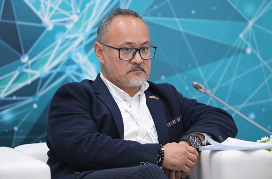 Lubarto Sartoyo, investment advisor, Chairman of the Advisory Board of PT Orvala Arsipelago Internasional, Head of the Committee of the Association of Exporters and Importers, at the session, Features and Algorithms of SMEs Entering the Market of the Islamic World, held as part of the 14th Russia - Islamic World: KazanForum International Economic Forum. Photos may be used as stated in the media bank section concerning the forum. Location: Russia, Republic of Tatarstan, Kazan. Author: Pavel Lisitsyn/ANO “Directorate for Sports and Social Projects”. KAZANFORUM 2023. Features and Algorithms of SMEs Entering the Market of the Islamic World