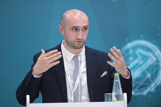 Jabbori Najibullo Gafforzoda, Head of the International Project Development Department of the Russian Export Center, the session, Features and Algorithms of SMEs Entering the Market of the Islamic World, held as part of the 14th Russia - Islamic World: KazanForum International Economic Forum. Photos may be used as stated in the media bank section concerning the forum. Location: Russia, Republic of Tatarstan, Kazan. Author: Pavel Lisitsyn/ANO “Directorate for Sports and Social Projects”. KAZANFORUM 2023. Features and Algorithms of SMEs Entering the Market of the Islamic World