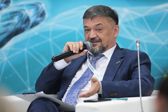 Opora Russia First Vice-President Azat Gazizov at the session, Features and Algorithms of SMEs Entering the Market of the Islamic World, held as part of the 14th Russia - Islamic World: KazanForum International Economic Forum. Photos may be used as stated in the media bank section concerning the forum. Location: Russia, Republic of Tatarstan, Kazan. Author: Pavel Lisitsyn/ANO “Directorate for Sports and Social Projects”. KAZANFORUM 2023. Features and Algorithms of SMEs Entering the Market of the Islamic World