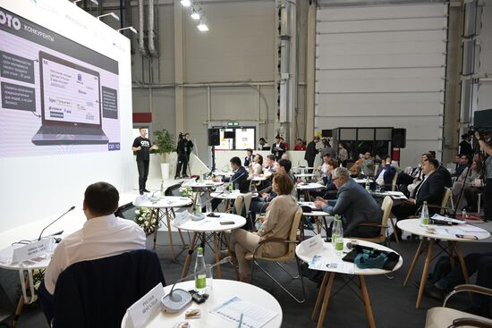 Participants of the Expert Council for Selecting Startups in the Innopolis SEZ session held as part of the 14th Russia - Islamic World: KazanForum International Economic Forum. Photos may be used subject to the terms in the forum-specific section of the media bank. Location: Russia, Republic of Tatarstan, Kazan. Author: Vladimir Astapkovich/ANO “Directorate for Sports and Social Projects”. KAZANFORUM 2023. Expert Council for Selecting Startups in the Innopolis SEZ