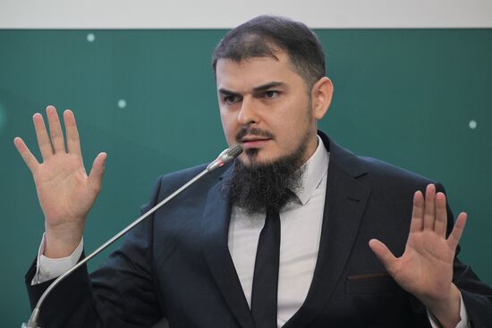 Head of the Russian Council for Islamic Finance Shamil Shovkhalov at the Formation of Modern Training of Specialists According to Halal Standards session held as part of the 14th Russia - Islamic World: KazanForum International Economic Forum. Photos may be used subject to the terms in the forum-specific section of the media bank. Location: Russia, Republic of Tatarstan, Kazan. Author: Alexey Nikolskiy/ANO “Directorate for Sports and Social Projects”. KAZANFORUM 2023. Formation of Modern Training of Specialists According to Halal Standards