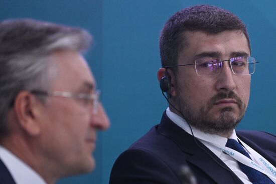 Right: Tarik Akin, Head of the Partner Finance Department of the Finance Department of the Turkish Presidential Administration, at the session, Prospects of Legal Regulation of Partner Financing in Russia, held as part of the 14th Russia - Islamic World: KazanForum International Economic Forum. Photos may be used subject to the terms in the forum-specific section of the media bank. Location: Russia, Republic of Tatarstan, Kazan. Author: Kirill Kallinikov/ANO “Directorate for Sports and Social Projects”. KAZANFORUM 2023. Prospects of Legal Regulation of Partner Financing in Russia