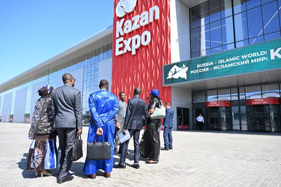 Guests of the 14th Russia - Islamic World: KazanForum International Economic Forum. Photos may be used subject to the terms in the forum-specific section of the media bank. Location: Russia, Republic of Tatarstan, Kazan. Author: Ilya Pitalev/ANO “Directorate for Sports and Social Projects”. KAZANFORUM 2023. Sidelines