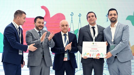 Participants in the closing ceremony of the 9th Kazan OIC Youth Entrepreneurship Forum held as part of the 14th Russia - Islamic World: KazanForum International Economic Forum. Photos may be used subject to the terms in the forum-specific section of the media bank. Location: Russia, Republic of Tatarstan, Kazan. Author: Svetlana Shevchenko/ANO “Directorate for Sports and Social Projects”. KAZANFORUM 2023. Official closing ceremony of the 9th Kazan OIC Youth Entrepreneurship Forum