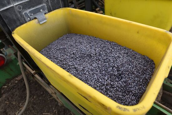 Russia DPR Sowing Campaign