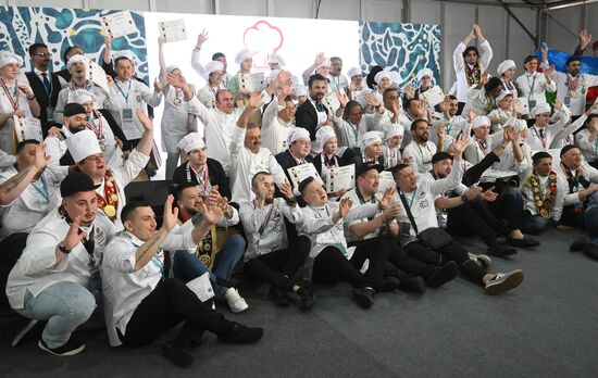 Awards ceremony. The International Chefs' Cup during the 14th Russia - Islamic World: KazanForum international economic forum. National teams from 11 countries compete in culinary art. Photos may be used subject to the terms in the forum-specific section of the media bank. Location: Russia, Republic of Tatarstan, Kazan. Author: Kirill Kallinikov/ANO “Directorate for Sports and Social Projects”. KAZANFORUM 2023. International Chefs' Cup