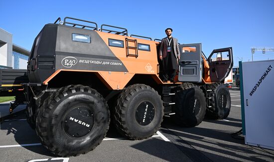Specialized machinery is displayed at the 14th Russia - Islamic World: KazanForum International Economic Forum. Photos may be used as stated in the media bank section concerning the forum. Location: Russia, Republic of Tatarstan, Kazan. Author: Ilya Pitalev/ANO “Directorate for Sports and Social Projects”. KAZANFORUM 2023. Sidelines