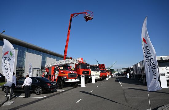Work equipment at the exhibition held as part of the 14th Russia - Islamic World: KazanForum International Economic Forum. Photos may be used subject to the terms in the forum-specific section of the media bank. Location: Russia, Republic of Tatarstan, Kazan. Author: Ilya Pitalev/ANO “Directorate for Sports and Social Projects”. KAZANFORUM 2023. Sidelines