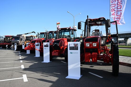 Work equipment at the exhibition held as part of the 14th Russia - Islamic World: KazanForum International Economic Forum. Photos may be used subject to the terms in the forum-specific section of the media bank. Location: Russia, Republic of Tatarstan, Kazan. Author: Ilya Pitalev/ANO “Directorate for Sports and Social Projects”. KAZANFORUM 2023. Sidelines