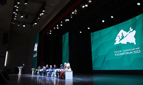Participants of the plenary session of the Russia – Islamic World 14th International Economic Forum: Economy of Trust: Partnership between the Russian Federation and the OIC Countries. Photos may be used subject to the terms in the forum-specific section of the media bank. Location: Russia, Republic of Tatarstan, Kazan. Author: Ramil Sitdikov/ANO “Directorate for Sports and Social Projects”. KAZANFORUM 2023. Plenary session of the Russia – Islamic World 14th International Economic Forum
