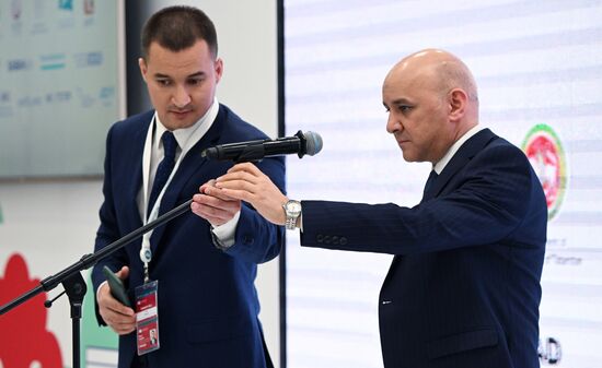 From left: Minister for Youth Affairs of the Republic of Tatarstan Rinat Sadykov and Elchin Askerov, Chair of the Board at the Eurasian Regional Center of the OIC Youth Forum (Azarbaijan), at the closing ceremony of the 9th Kazan OIC Youth Entrepreneurship Forum held as part of the 14th Russia - Islamic World: KazanForum International Economic Forum. Photos may be used subject to the terms in the forum-specific section of the media bank. Location: Russia, Republic of Tatarstan, Kazan. Author: Svetlana Shevchenko/ANO “Directorate for Sports and Social Projects”. KAZANFORUM 2023. Official closing ceremony of the 9th Kazan OIC Youth Entrepreneurship Forum