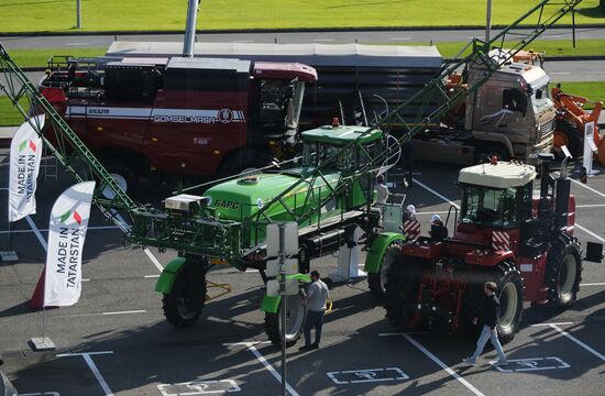 Equipment exhibition near the Kazan Expo Center where the 14th Russia - Islamic World: KazanForum International Economic Forum is held. Photos may be used subject to the terms in the forum-specific section of the media bank. Location: Russia, Republic of Tatarstan, Kazan. Author: Alexandr Kryazhev/ANO “Directorate for Sports and Social Projects”. KAZANFORUM 2023. Sidelines