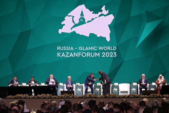 Speakers of the plenary session of the Russia – Islamic World 14th International Economic Forum: Economy of Trust: Partnership between the Russian Federation and the OIC Countries. Photos may be used subject to the terms in the forum-specific section of the media bank. Location: Russia, Republic of Tatarstan, Kazan. Author: Evgeny Biyatov/ANO “Directorate for Sports and Social Projects”. KAZANFORUM 2023. Plenary session of the Russia – Islamic World 14th International Economic Forum
