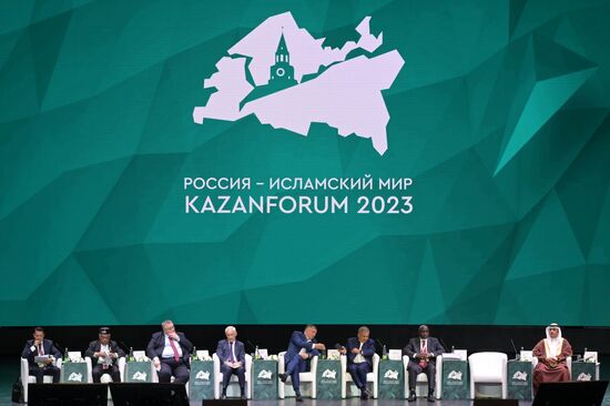 Speakers of the plenary session of the Russia – Islamic World 14th International Economic Forum: Economy of Trust: Partnership between the Russian Federation and the OIC Countries. Photos may be used subject to the terms in the forum-specific section of the media bank. Location: Russia, Republic of Tatarstan, Kazan. Author: Evgeny Biyatov/ANO “Directorate for Sports and Social Projects”. KAZANFORUM 2023. Plenary session of the Russia – Islamic World 14th International Economic Forum