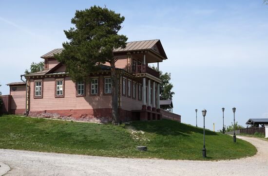A house on the Sviyazhsk town island. Photos may be used as stated in the media bank section concerning the forum. Location: Russia, Republic of Tatarstan, Sviyazhsk. Author: Alexei Danichev/ANO “Directorate for Sports and Social Projects”. KAZANFORUM 2023. Sightseeing tour to the Town-Island of Sviyazhsk