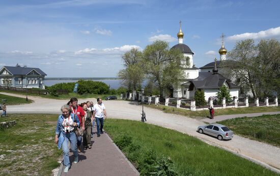 Forum guests during a sightseeing tour of the Sviyazhsk town and island. Photos may be used as stated in the media bank section concerning the forum. Location: Russia, Republic of Tatarstan, Sviyazhsk. Author: Alexei Danichev/ANO “Directorate for Sports and Social Projects”. KAZANFORUM 2023. Sightseeing tour to the Town-Island of Sviyazhsk