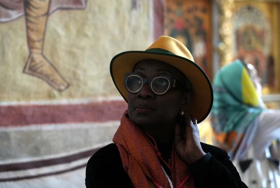 A guest of the forum in a church during a sightseeing tour of the city. Photos may be used as stated in the media bank section concerning the forum. Location: Russia, Republic of Tatarstan, Sviyazhsk. Author: Alexei Danichev/ANO “Directorate for Sports and Social Projects”. KAZANFORUM 2023. Sightseeing tour to the Town-Island of Sviyazhsk